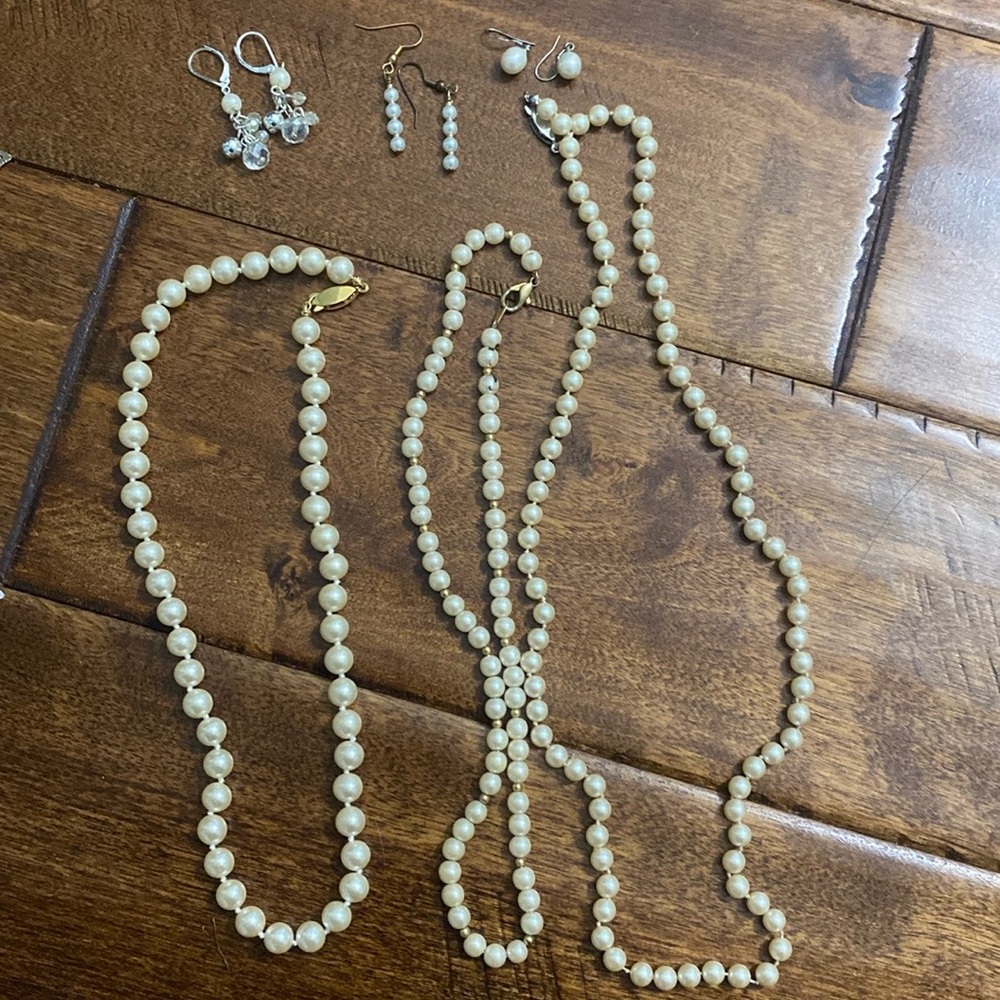 Earrings/bracelets/pearls bundle